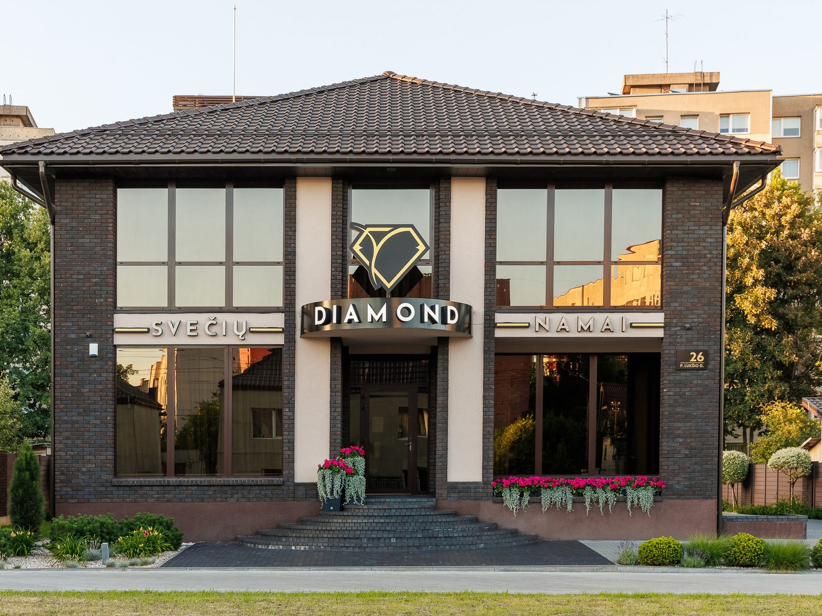 Diamond svečių namai, P. Lukšio g. 26